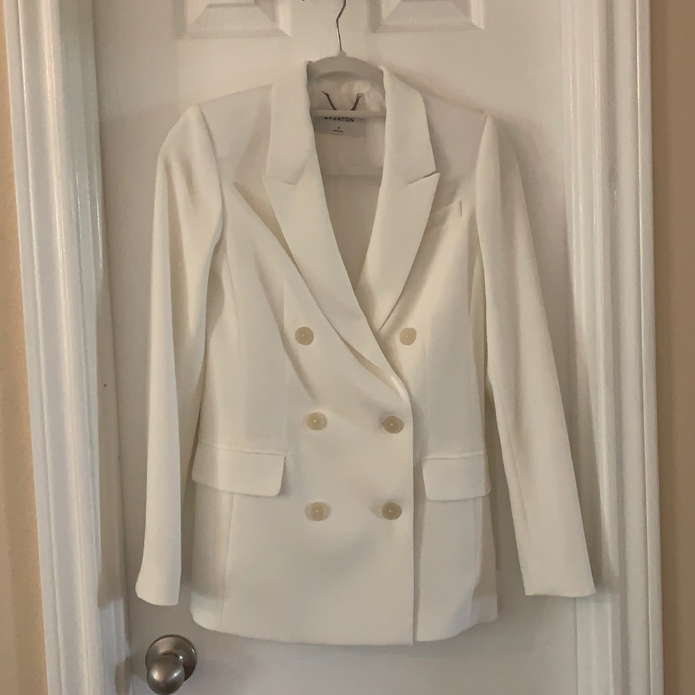 Aritzia Babaton Samuel White Blazer